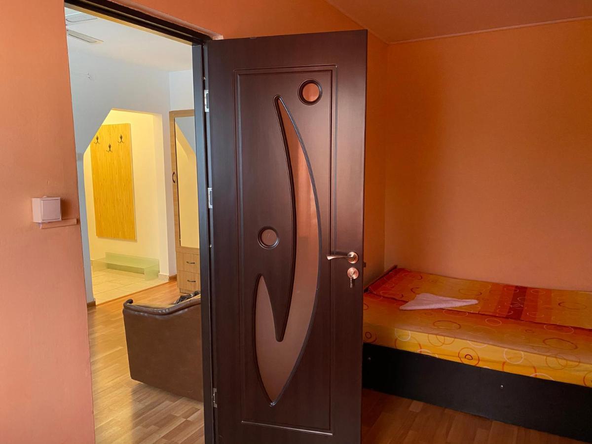 Cozy Apartments Bacău Екстериор снимка